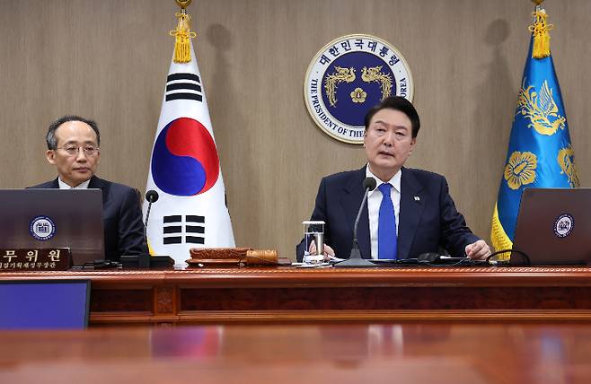 윤석열 대통령이 지난달 28일 서울 용산 대통령실 청사에서 열린 국무회의에서 발언하고 있다. 연합뉴스