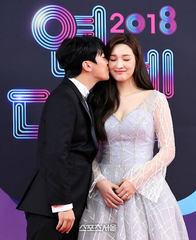 지난 2018년 KBS 연예대상 시상식에 함께 참석한 최민환 율희 부부. 스포츠서울DB