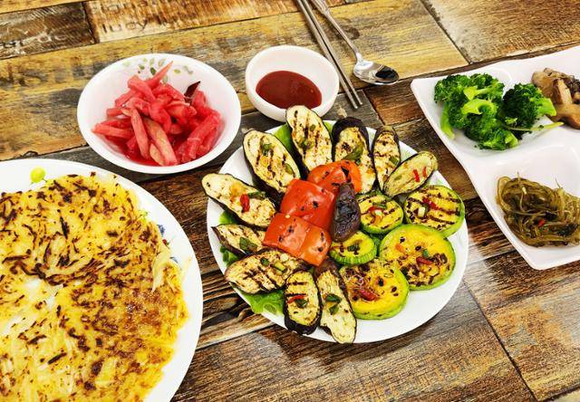 제철 식재료를 활용한 '오름게스트하우스'의 아침 식사. 제주관광공사 제공