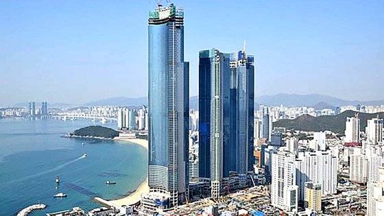 가장 높은 왼쪽 건물에 생활숙박시설인 엘시티더레지던스가 들어서 있다. 내년도 기준시가 안이 올해보다 10%가량 올랐다. 중앙포토