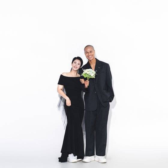 다문화 출신 축구선수 겸 패션모델 강수일이 9일 한 살 연하의 신부 김보련 씨와 화촉을 밝힌다. 사진 강수일