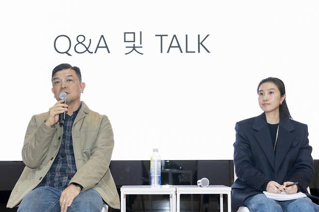 정덕현 대중문화평론가(왼쪽)와 박희연 CJ ENM 책임PD가 5일 서울 마포구 CJ ENM 상암센터에서 열린 컬쳐토크에서 발표하고 있다. /사진=CJ ENM