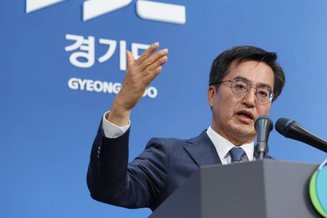 ▲김동연 경기도지사가 4일 오후 경기도 수원시 경기도청 브리핑룸에서 검찰의 더불어민주당 이재명 대표 법인카드 유용 의혹 관련 경기도청 압수수색에 대한 입장을 밝히고 있다. ⓒ연합뉴스