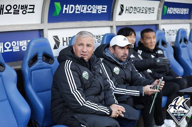 ▲ 전북현대가 K리그 베스트11 배출에 실패했다. 문선민이 세리머니상을 받은 게 전부 ⓒ한국프로축구연맹