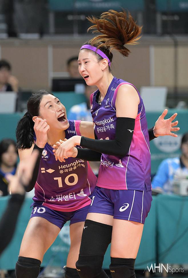 흥국생명 김연경(좌)-김수지ⓒMHN스포츠 이지숙 기자