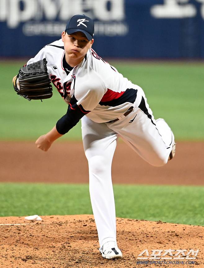 26일 고척스카이돔에서 열린 항저우 아시안게임 야구대표팀과 상무의 연습경기, 최지민이 역투하고 있다. 고척=허상욱 기자wook@sportschosun.com/2023.09.26/