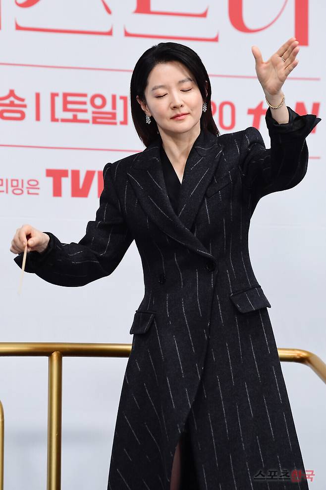 tvN 새 토일드라마 '마에스트라' 제작발표회에 참석한 배우 이영애. ⓒ이혜영 기자 lhy@hankooki.com