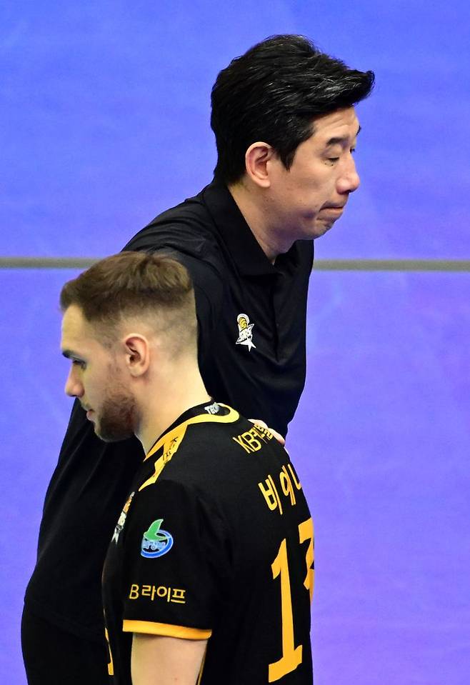 후인정 KB손해보험 감독과 비예나. ⓒ KOVO