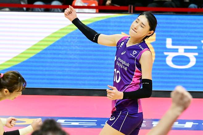 2라운드 V리그 여자부 MVP 김연경. 3라운드 첫 경기에서도 50%가 넘는 공격성공률을 보여줬다. 사진=KOVO
