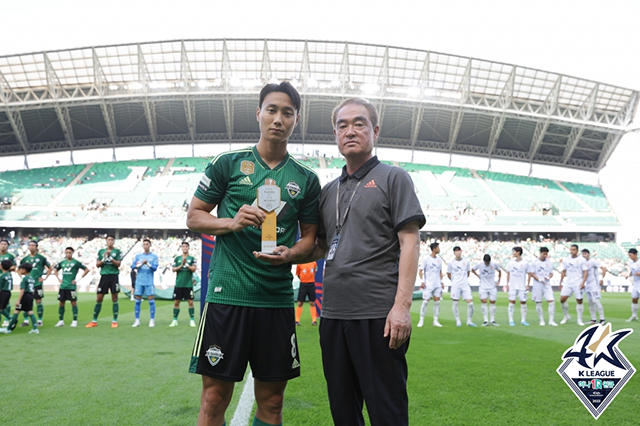 전북 현대 부주장 백승호 2023년 5월 K리그1 이달의 선수상 시상식. 사진=한국프로축구연맹 제공