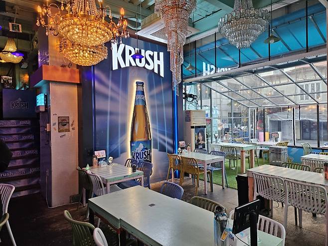 롯데칠성음료 맥주 신제품 ‘크러시’ 플래그십 스토어 내부 [롯데칠성음료 제공]