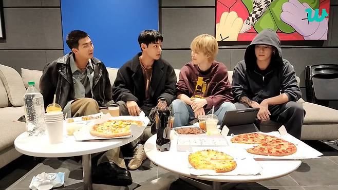 왼쪽부터 RM 뷔 지민 정국 (사진=위버스 캡처)