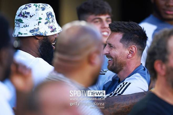 ▲ 르브론 제임스와 메시(왼쪽부터).