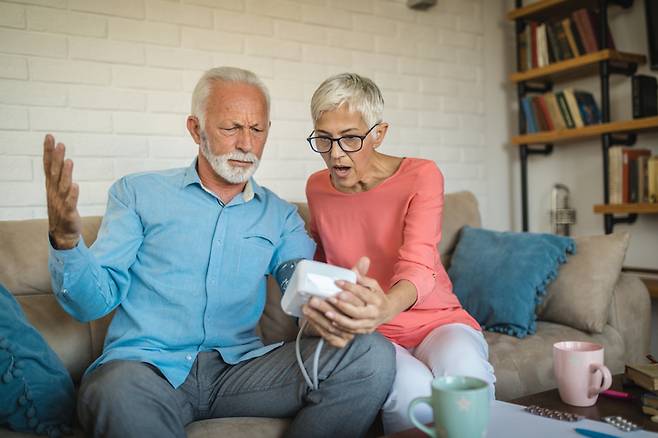 배우자 양족 모두 고혈압 유병률이 영국 47%, 미국 38%, 중국 21%, 인도 20%로 나타났다. 부부의 소득, 나이, 학력, 결혼한 지 얼마나 됐느냐에 관계없이 달라지지 않았다. [사진= 게티이미지뱅크]