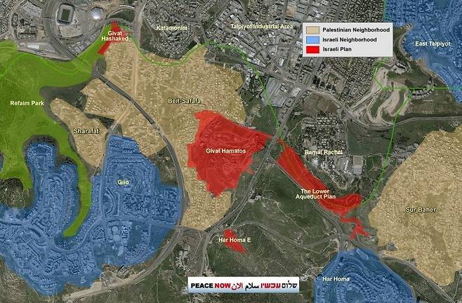 이스라엘 시민단체 ‘피스 나우’(Peace Now)가 6일(현지시각) 온라인 누리집을 통해 공개한 예루살렘 지구 계획 위원회의 주택 건설 계획 관련 자료. 노란 부분이 팔레스타인 지역이고 파란 부분이 이스라엘 지역이다. 빨간색으로 표시된 부분이 이스라엘의 주택 건설 계획이다. 피스 나우 누리집 화면 갈무리