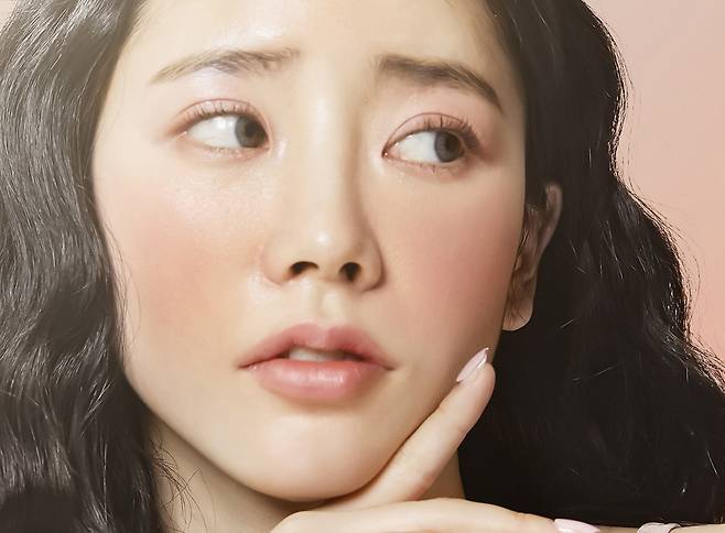 추운 계절 안면홍조 증상이 심해질 때 전문의의 처방 없이 스테로이드제 연고를 바르면 증상을 더 악화시킬 수 있어 주의해야 한다./사진=클립아트코리아