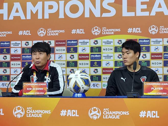 김기동 포항 감독과 이호재. 사진=포항 스틸러스