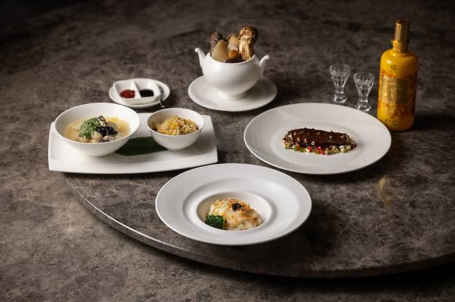 12월 한달 동안 판매하는 고객 감사 코스 메뉴 / 사진=앰배서더 서울 풀만 호텔