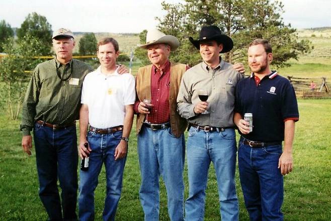 레이 던컨(가운데)과 두 아들 데이비드(오른쪽 두번때), 팀(오른쪽).