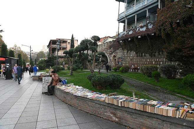 헌책 판매 노점.