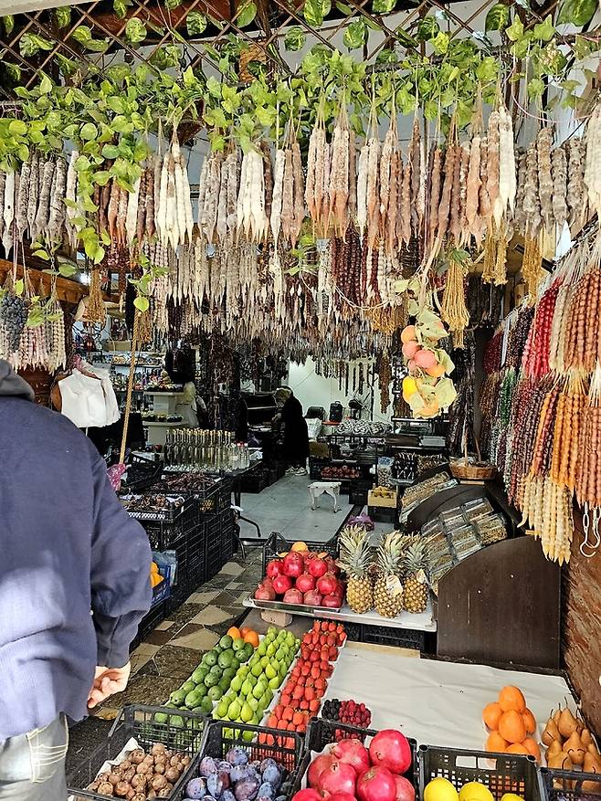 트빌리시 올드타운 추르츠헬라 상점.