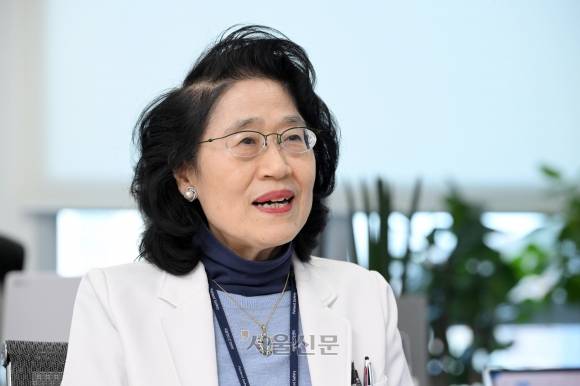 곽영숙 국립정신건강센터장은 “코로나19를 거치며 청년층의 우울증이 특히 악화했다”며 “청년층 정신건강검진 주기를 10년에서 2년 단축해 조기 발견의 토대를 마련하는 것은 바람직하다”고 했다.  도준석 기자