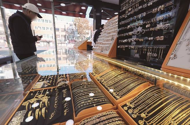 국제 금값이 최고치를 경신하고 있다. [사진=뉴시스]