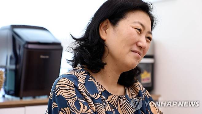 연합뉴스와 인터뷰 중인 조명숙 여명학교 교장 [촬영 이건희]