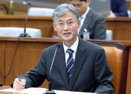 조희대 대법원장 후보자가 6일 오전 서울 여의도 국회에서 열린 인사청문회에 참석해 의원들의 질의에 답하고 있다.ⓒ뉴시스