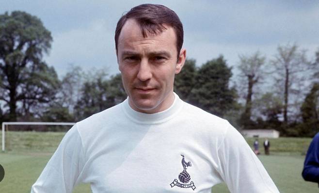 지미 그리브스는 잉글랜드 프로축구 1부리그의 최다 득점자이다. 그는 1950년대 후반부터 1970년대까지 첼시, 토트넘, 웨스트 햄 등을 거치며 총 357골을 기록했다. 사진=UEFA