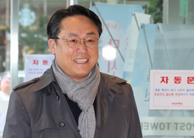 ▲강도형 해양수산부 장관 후보자가 7일 오전 서울 마포구 인사청문회 준비 사무실로 출근하고 있다. ⓒ연합뉴스