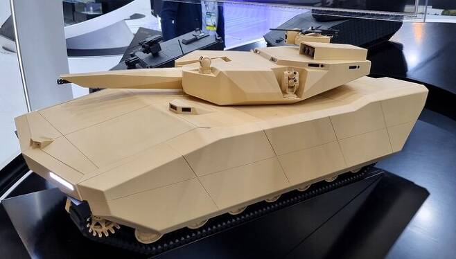 한화에어로스페이스가 공개한 차세대 보병전투차의 모습. 40㎜ 기관포 등을 갖춘 첨단 장비로 개발될 예정이다. 박수찬 기자