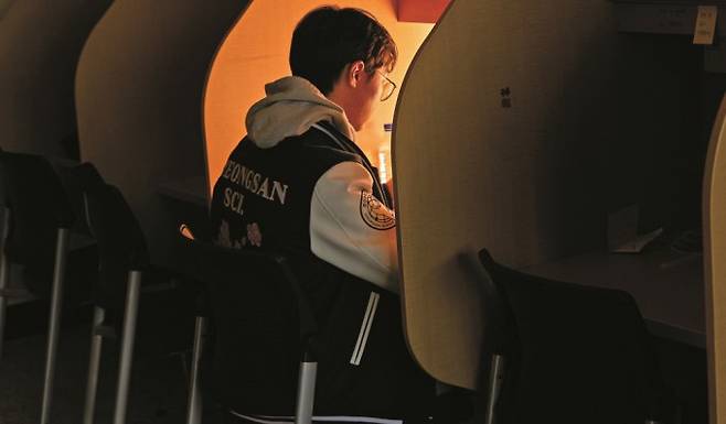 도서관에서 공부 중인 조의재 학생. 조의재 제공