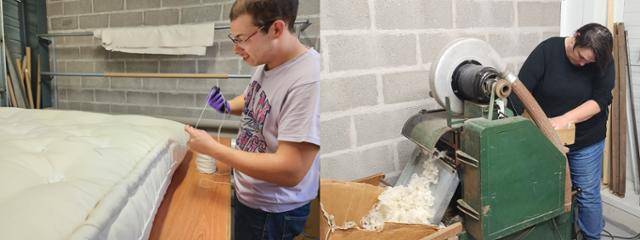 페이 드 콜롱비 쉬드 툴루아 소재 기업인 '드 렌드 앙 레브' 소속 직원 위고(왼쪽 사진)와 샹드린(오른쪽 사진). 드 렌드 앙 레브는 지역에서 생산되는 양모를 활용해 침대를 만드는 기업이다. 위고는 과거 셰프였으나 장기실업자가 됐고 올해 1월부터 이곳에 합류했다. 그는 "셰프였을 때는 손님들의 불만에 스트레스를 많이 받았는데 이곳에서는 혼자 업무를 하는 경우가 많아 마음이 편하다"고 말했다. 샹드린은 원래 운전기사로 일했으나 건강상 이유로 운전을 못 하게 되면서 이곳에서 일하게 됐다. 페이 드 콜롱비 쉬드 툴루아(프랑스)=신은별 특파원