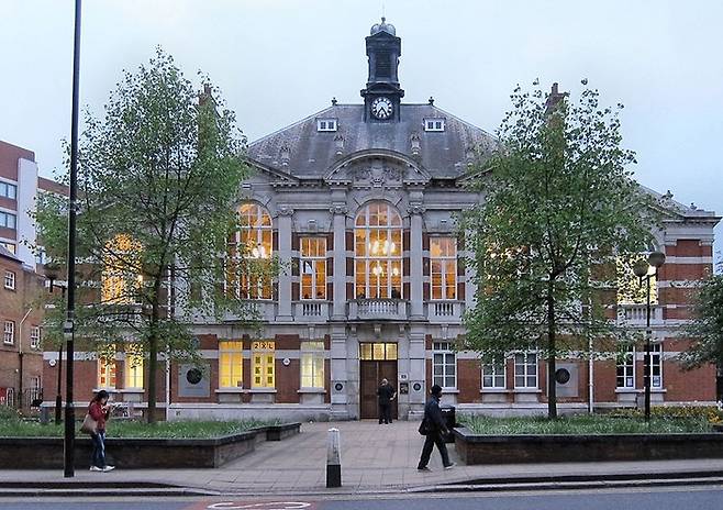 영국 런던 토트넘 지역 인근에는 헨리 퍼시의 영지가 있었다. 축구팀 토트넘에 홋스퍼라는 명칭이 붙은 이유다. 사진은 토트넘의 구청사. <저작권자=Alan Stanton>