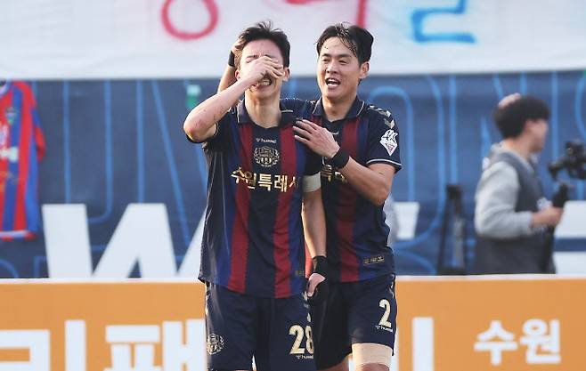 골을 넣은 수원FC 이영재가 기쁨의 눈물을 흘리고 있다. 사진=연합뉴스