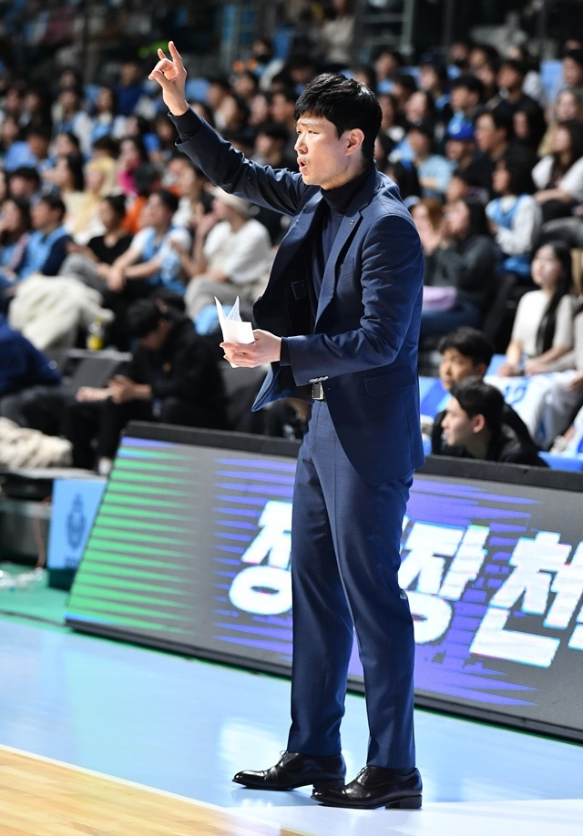 한국가스공사를 이끄는 강혁 감독 대행. 사진=KBL 제공