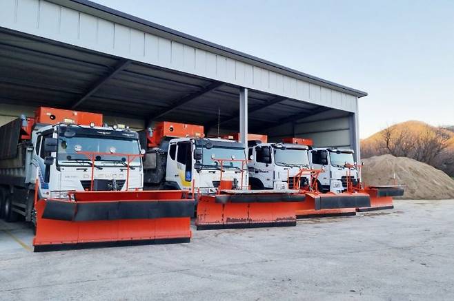 겨울철 도로 제설 종합대책을 추진하는 청송군.