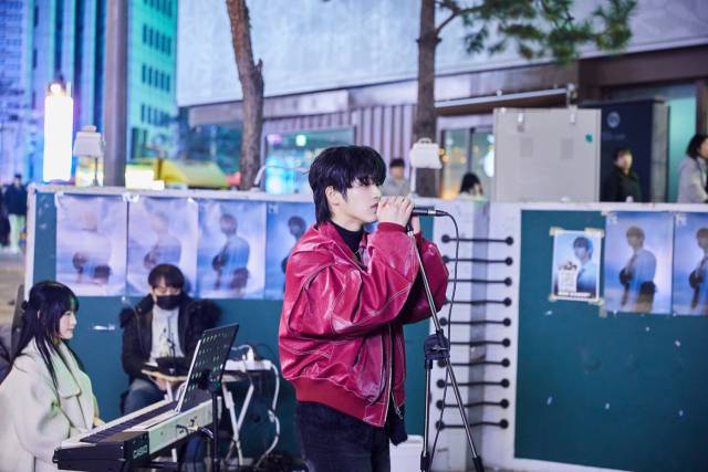 가수 온리. / 인연엔터테인먼트, 올블루레코즈