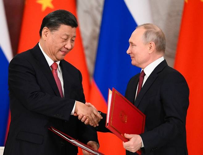 왼쪽부터 시진핑 중국 국가 주석, 블라디미르 푸틴 러시아 대통령