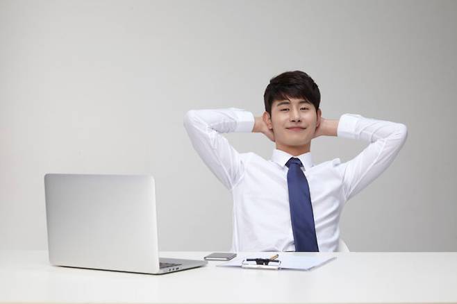 강박증을 떨쳐내고 느긋하게 하면 두통을 예방하는 데 도움이 된다. [사진=클립아트코리아]