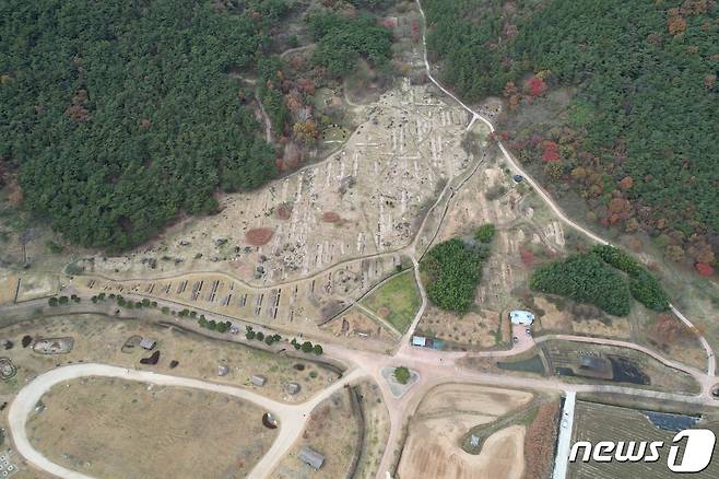 (고창=뉴스1) 박제철 기자 = 전북 고창군이 우리나라 유일의 선사시대 세계유네스코 문화유산인 고창 고인돌 유적에 대한 2023년 시굴조사를 완료했다. 고창군 고인돌유적 시굴조사 전경(고창군 제공)2023.12.12/뉴스1