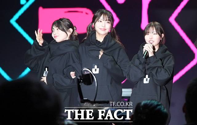 10일 오후 IVEX 스튜디오에서 열린 '2023 K-XF'. 일본 인기 AV 배우들이 소감을 밝히고 있다. /광명=이덕인 기자