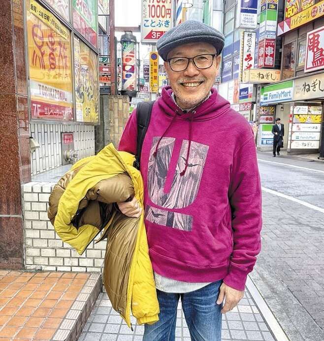 일본 음식 드라마 ‘고독한 미식가’의 원작자 구스미 마사유키가 7일 그의 작업실이 있는 도쿄도 외곽 기치조지역 인근에서 기자를 만나 미소를 짓고 있다. /성호철 특파원