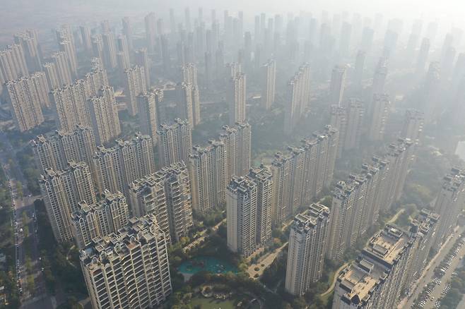 중국 부동산 개발사인 비구이위안(碧桂園·컨트리가든)이 장쑤성 전장에 건설한 대규모 아파트 단지 모습/연합뉴스