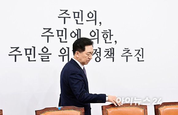 김기현 국민의힘 당대표가 지난달 30일 오전 서울 여의도 국회에서 열린 최고위원회의에 참석하고 있다. [사진=곽영래 기자]