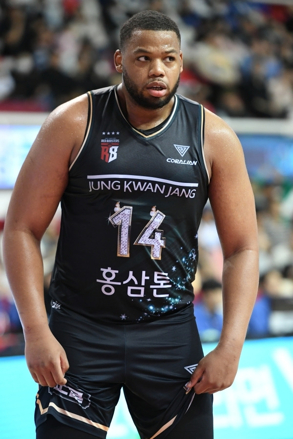 오마리 스펠맨은 프로 의식이 없는 ‘프로 선수’였다. 사진=KBL 제공