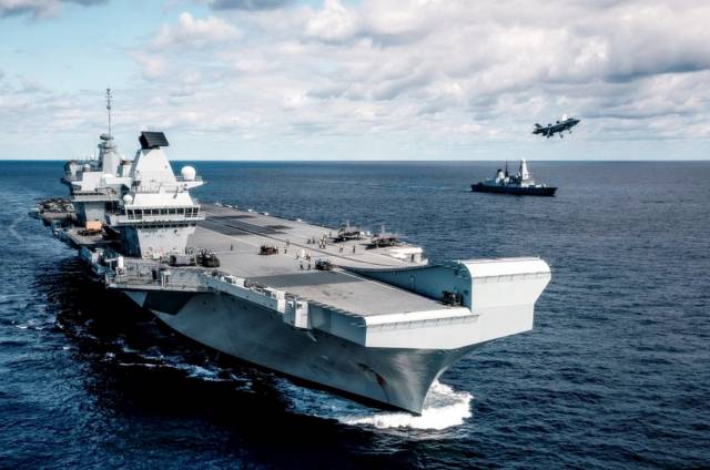 영국 해군의 항공모함 퀸엘리자베스호. 사진=위키피디아 캡