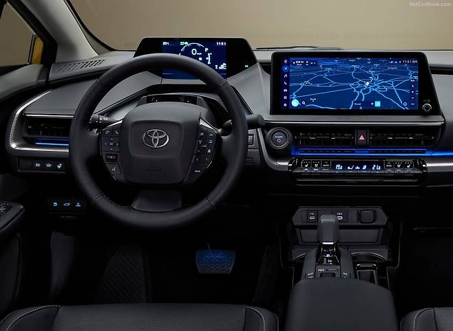 사진 : 토요타 5세대 프리우스 실내