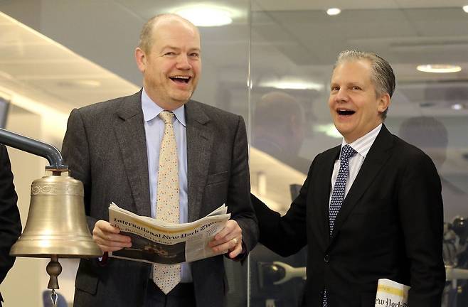 2012년 말부터 2020년 8월까지 NYT컴퍼니 CEO로 재임한 마크 톰슨(왼쪽)과 그를 발탁한 아서 옥스 설즈버거 주니어 발행인/조선일보DB